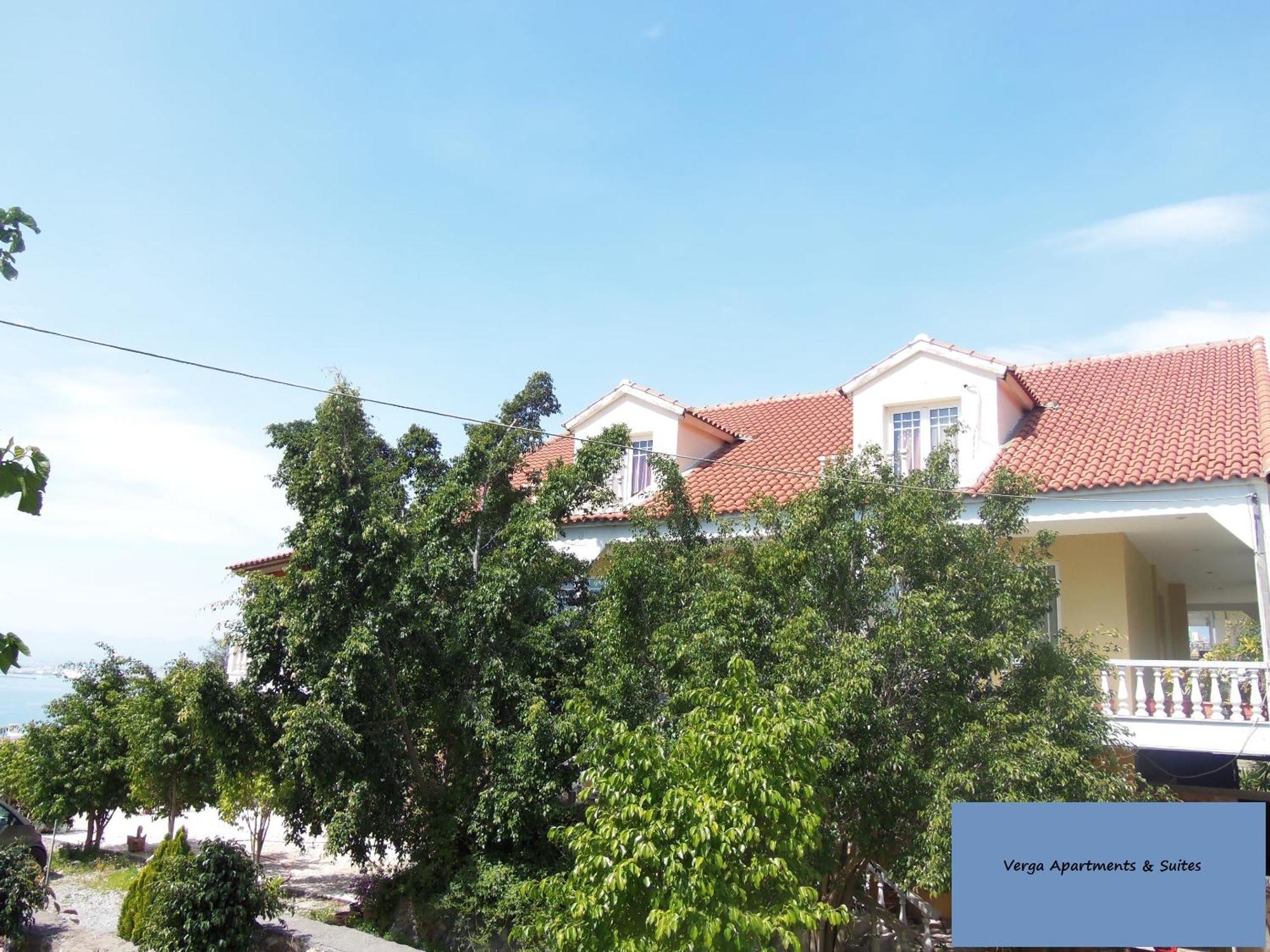 Verga Apartments & Suites Kalamata Ngoại thất bức ảnh